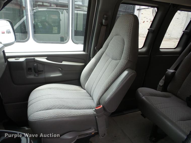 image for item EI9847 2005 Chevrolet Express 3500 van