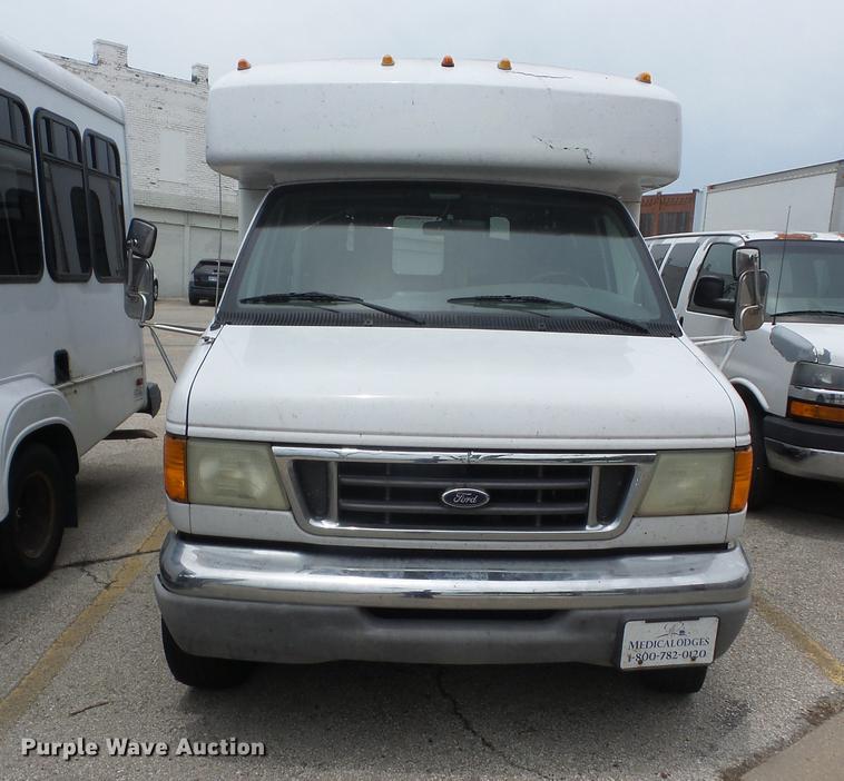 image for item EI9848 2003 Ford E350 Super Duty shuttle bus