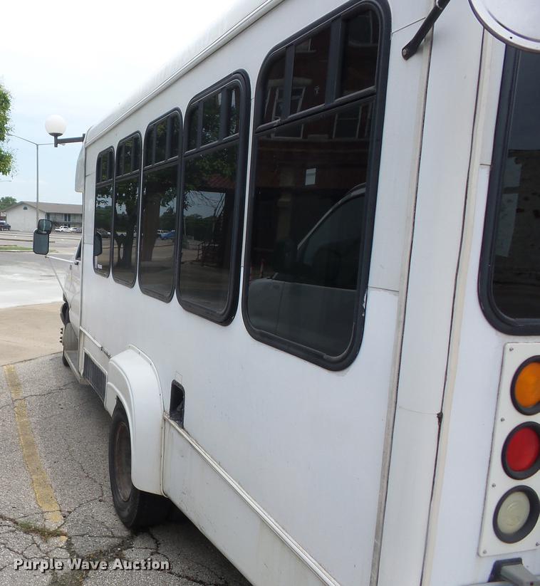 image for item EI9848 2003 Ford E350 Super Duty shuttle bus