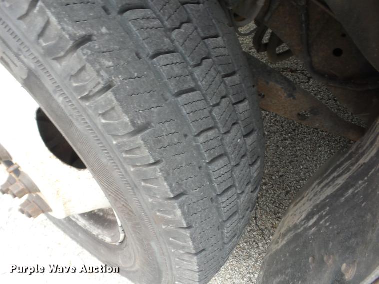 image for item EI9848 2003 Ford E350 Super Duty shuttle bus