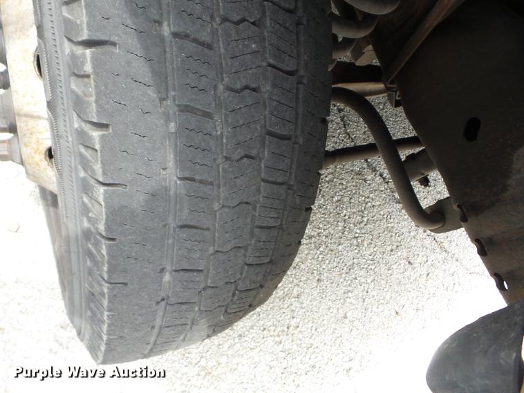 image for item EI9848 2003 Ford E350 Super Duty shuttle bus