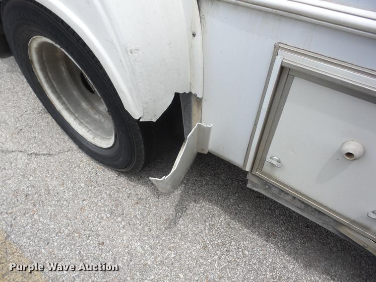 image for item EI9848 2003 Ford E350 Super Duty shuttle bus