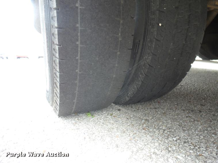 image for item EI9848 2003 Ford E350 Super Duty shuttle bus