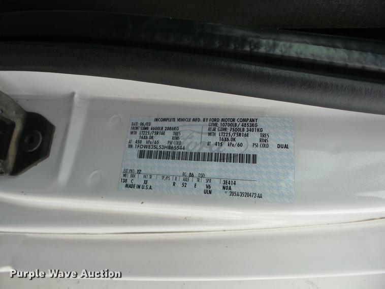 image for item EI9848 2003 Ford E350 Super Duty shuttle bus