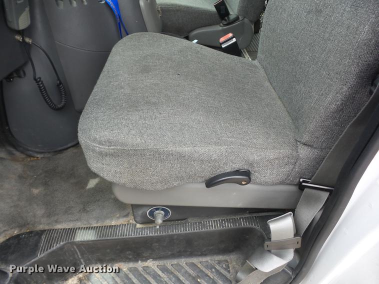 image for item EI9848 2003 Ford E350 Super Duty shuttle bus