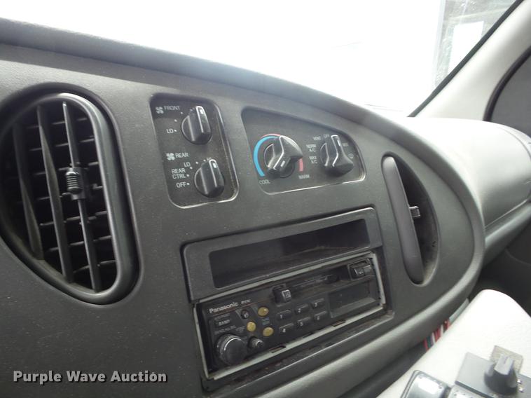 image for item EI9848 2003 Ford E350 Super Duty shuttle bus