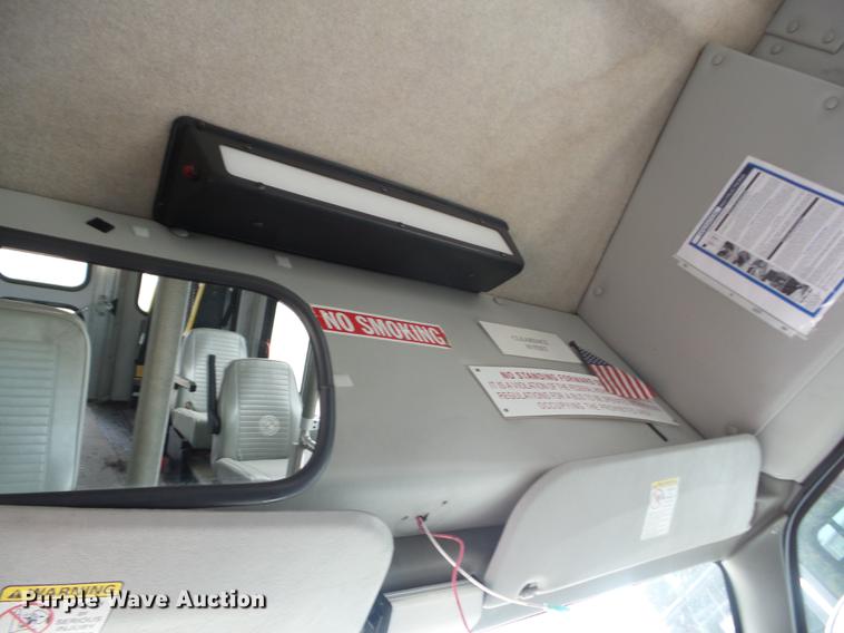 image for item EI9848 2003 Ford E350 Super Duty shuttle bus
