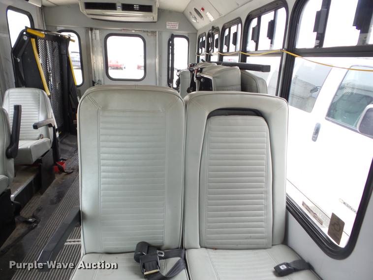 image for item EI9848 2003 Ford E350 Super Duty shuttle bus