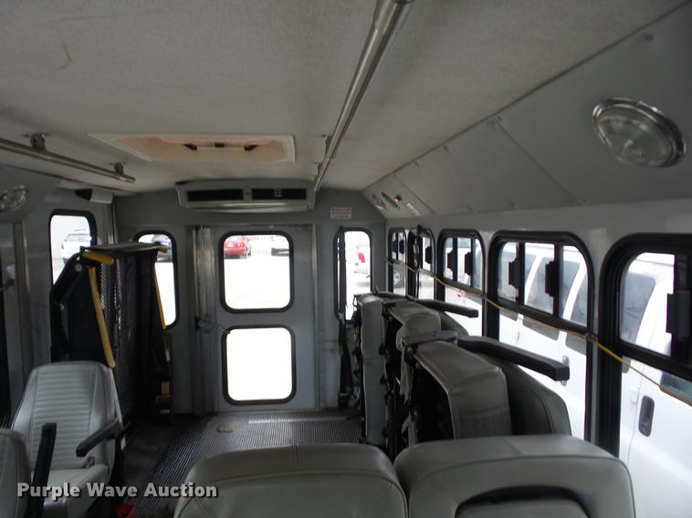 image for item EI9848 2003 Ford E350 Super Duty shuttle bus