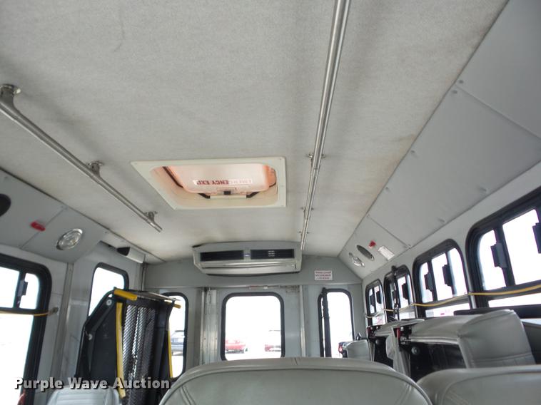 image for item EI9848 2003 Ford E350 Super Duty shuttle bus