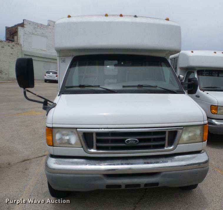 image for item EI9849 2004 Ford E350 Super Duty shuttle bus