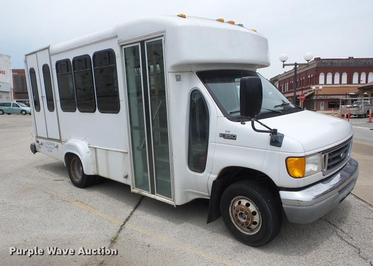 image for item EI9849 2004 Ford E350 Super Duty shuttle bus