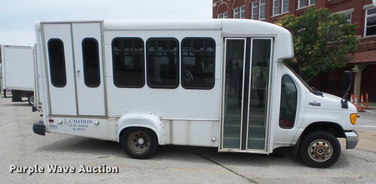 image for item EI9849 2004 Ford E350 Super Duty shuttle bus