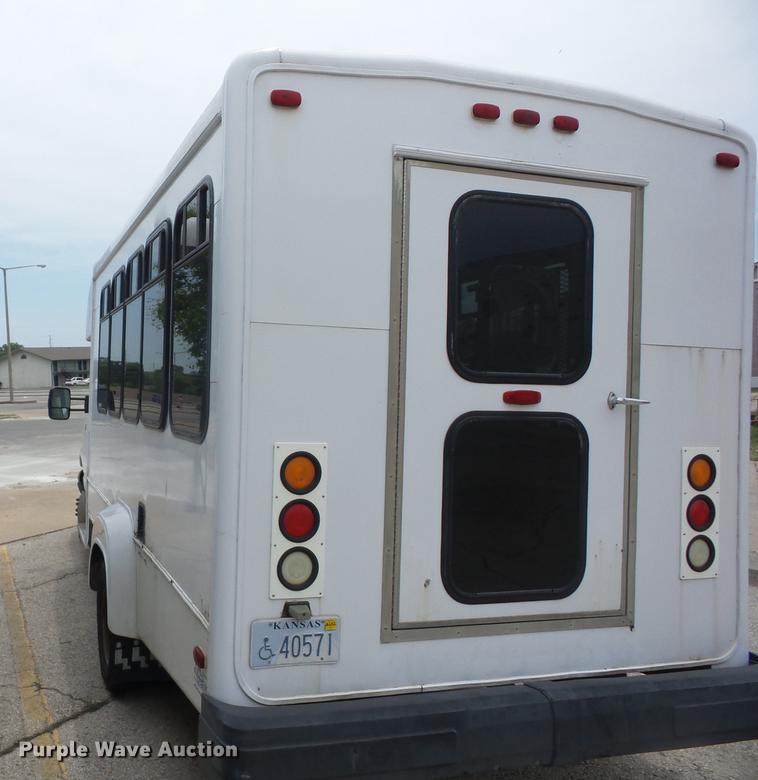 image for item EI9849 2004 Ford E350 Super Duty shuttle bus
