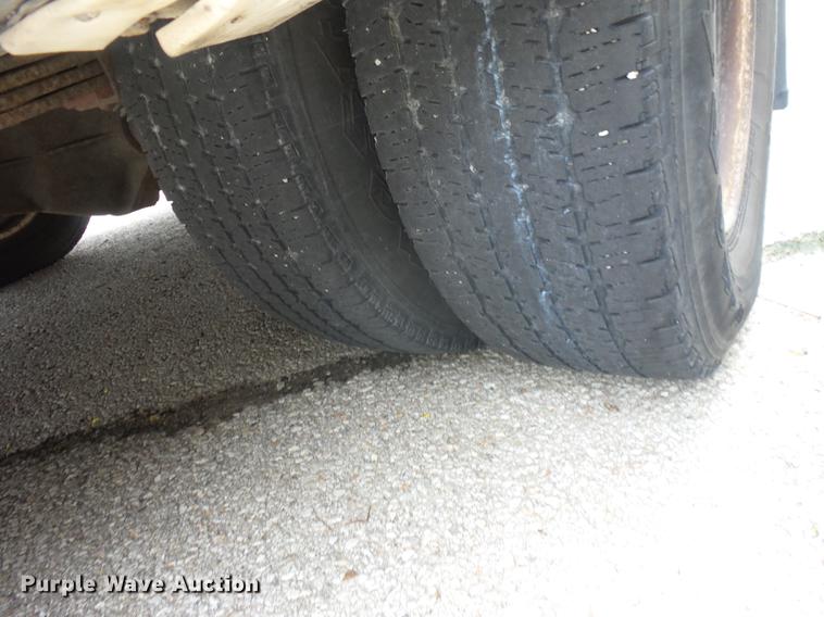 image for item EI9849 2004 Ford E350 Super Duty shuttle bus