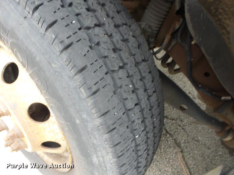 image for item EI9849 2004 Ford E350 Super Duty shuttle bus