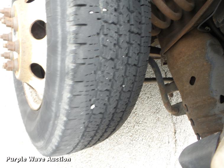 image for item EI9849 2004 Ford E350 Super Duty shuttle bus