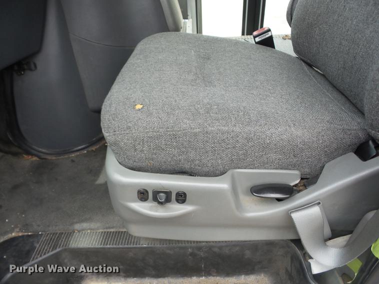 image for item EI9849 2004 Ford E350 Super Duty shuttle bus