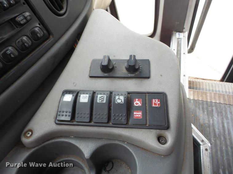 image for item EI9849 2004 Ford E350 Super Duty shuttle bus
