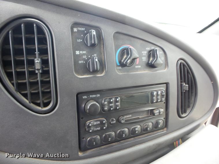 image for item EI9849 2004 Ford E350 Super Duty shuttle bus