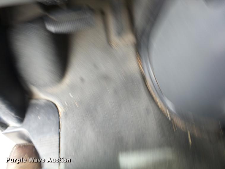 image for item EI9849 2004 Ford E350 Super Duty shuttle bus