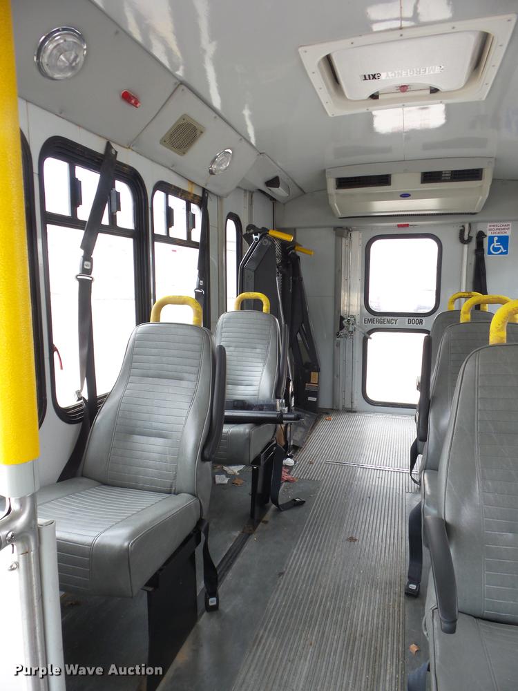 image for item EI9849 2004 Ford E350 Super Duty shuttle bus