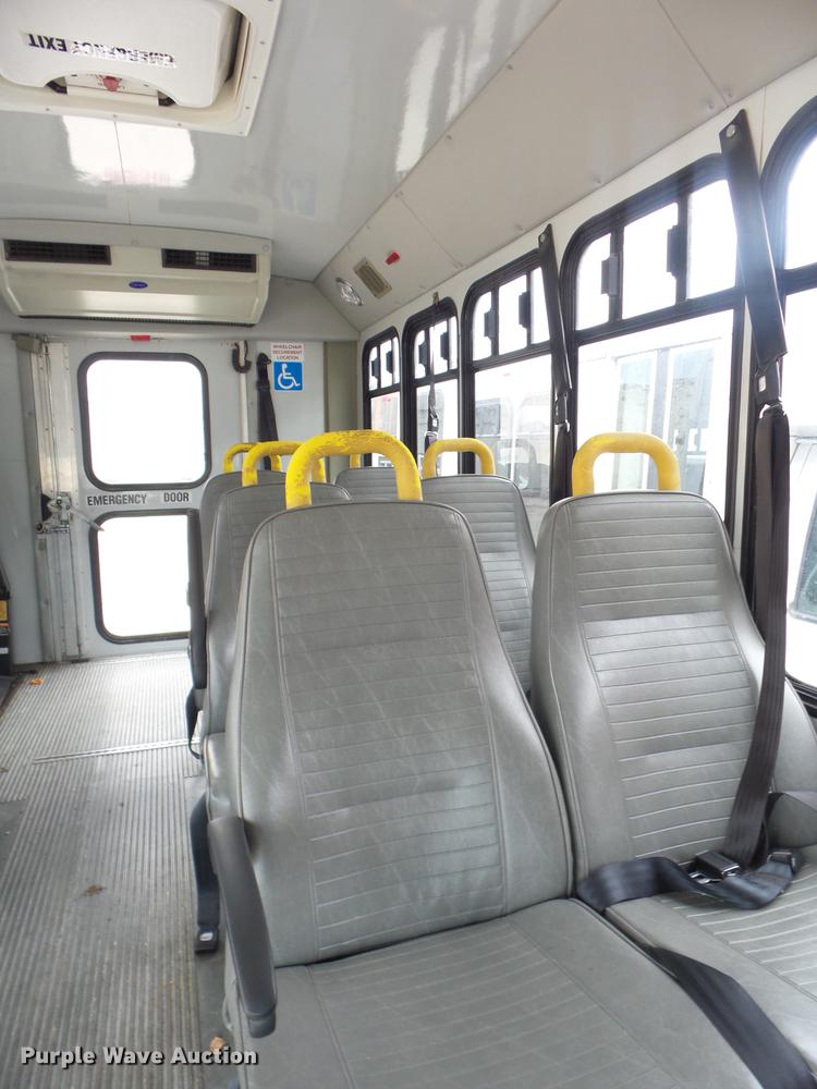 image for item EI9849 2004 Ford E350 Super Duty shuttle bus