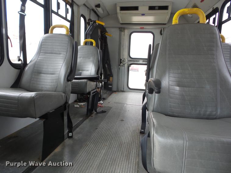 image for item EI9849 2004 Ford E350 Super Duty shuttle bus