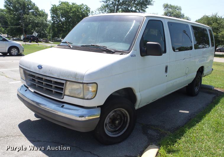 image for item EI9851 1996 Ford Club Wagon XL Super van