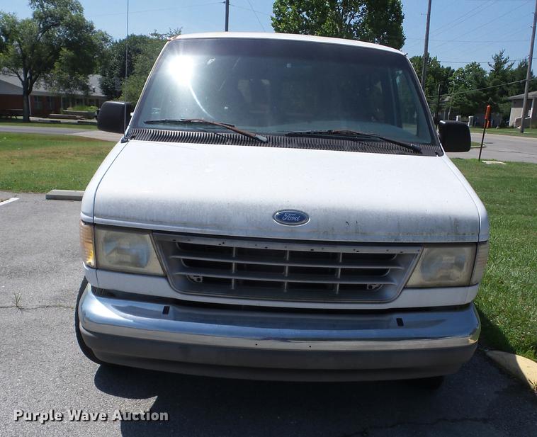 image for item EI9851 1996 Ford Club Wagon XL Super van