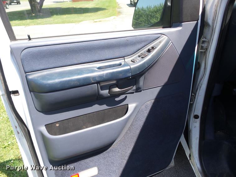 image for item EI9851 1996 Ford Club Wagon XL Super van