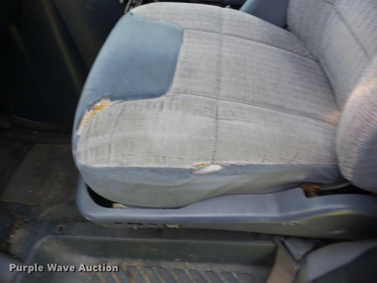 image for item EI9851 1996 Ford Club Wagon XL Super van