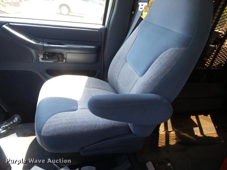 image for item EI9851 1996 Ford Club Wagon XL Super van