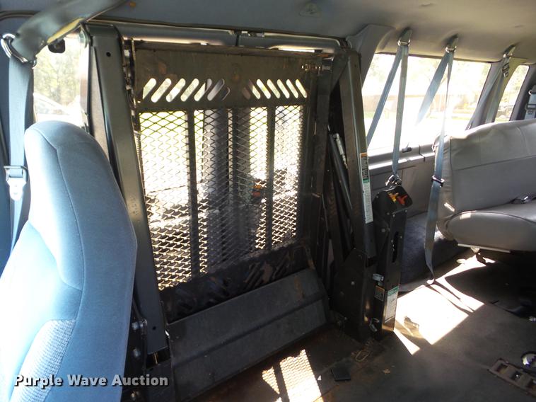 image for item EI9851 1996 Ford Club Wagon XL Super van