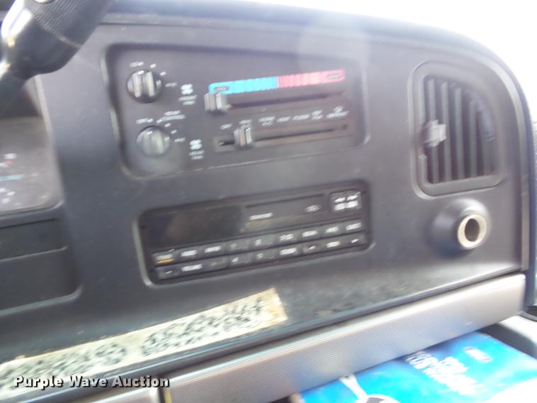 image for item EI9851 1996 Ford Club Wagon XL Super van