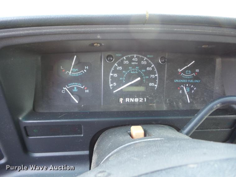 image for item EI9851 1996 Ford Club Wagon XL Super van