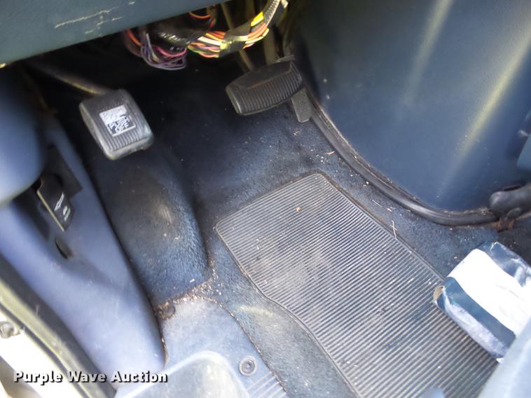 image for item EI9851 1996 Ford Club Wagon XL Super van