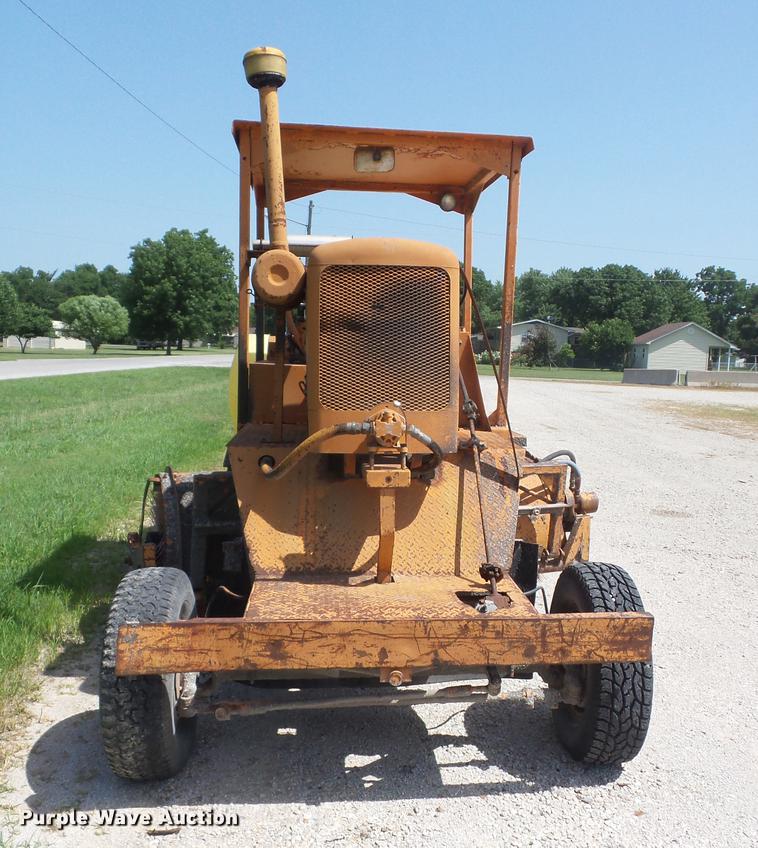 image for item EI9854 1986 Broce T15 broom