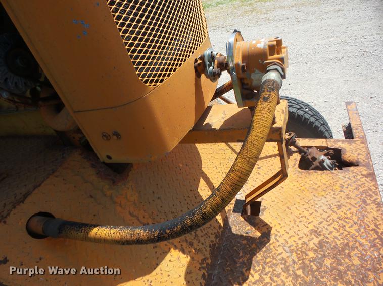 image for item EI9854 1986 Broce T15 broom