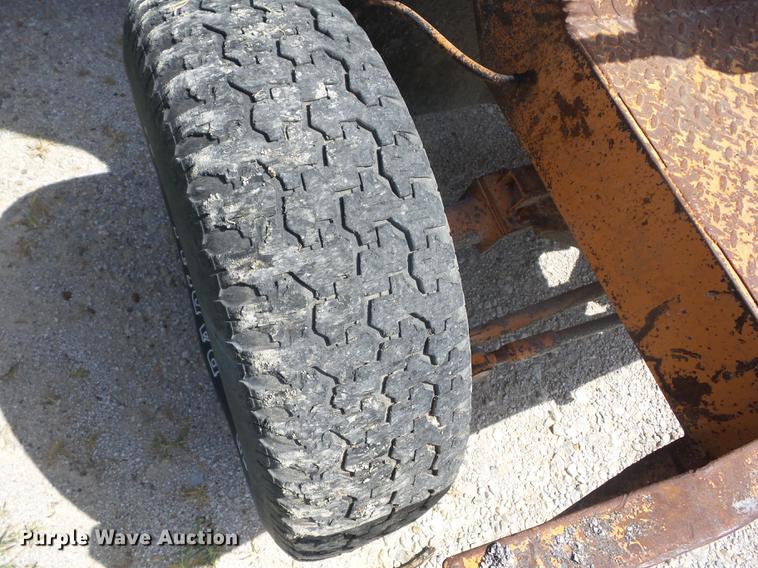 image for item EI9854 1986 Broce T15 broom