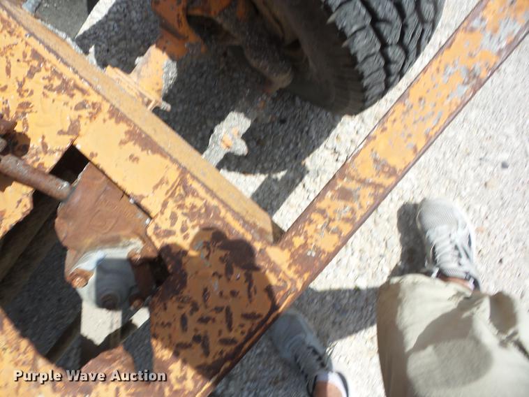 image for item EI9854 1986 Broce T15 broom