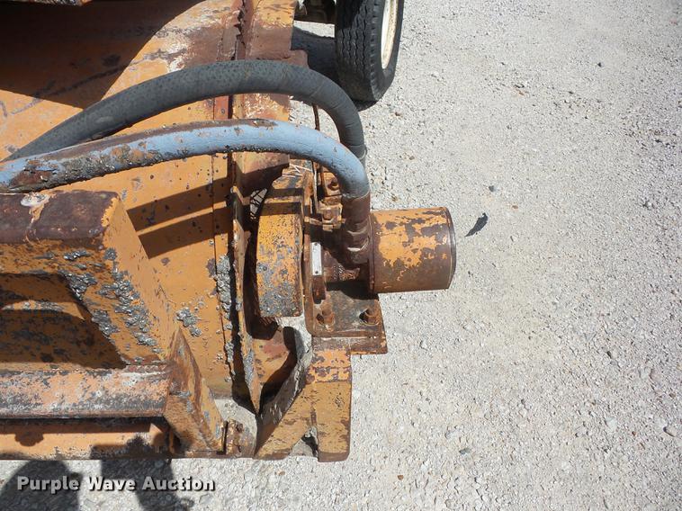 image for item EI9854 1986 Broce T15 broom