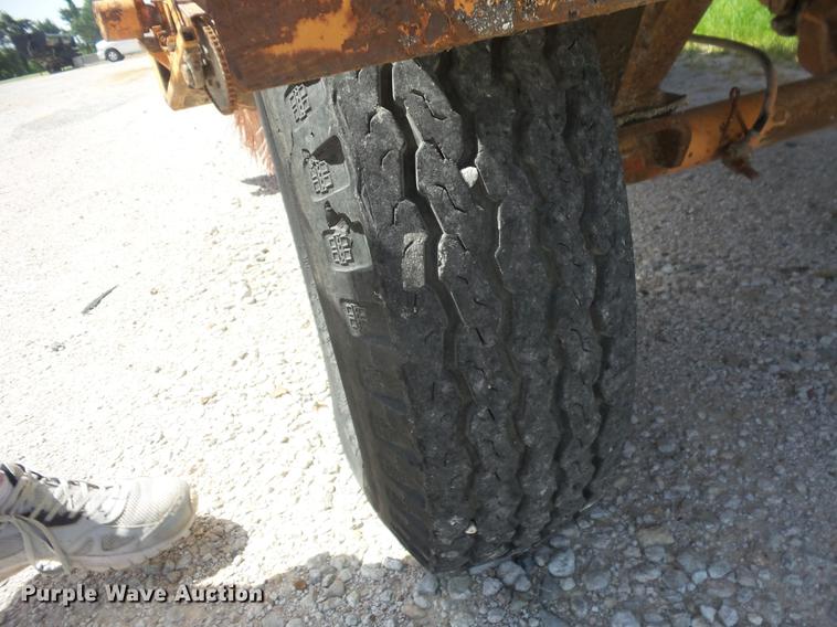 image for item EI9854 1986 Broce T15 broom