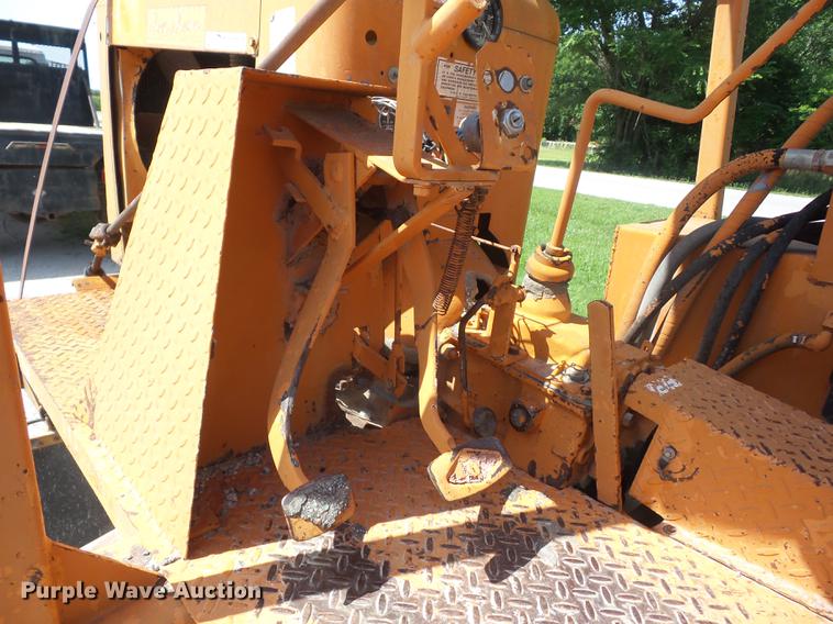 image for item EI9854 1986 Broce T15 broom