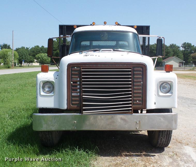 image for item EI9855 1975 International 1850 flatbed truck