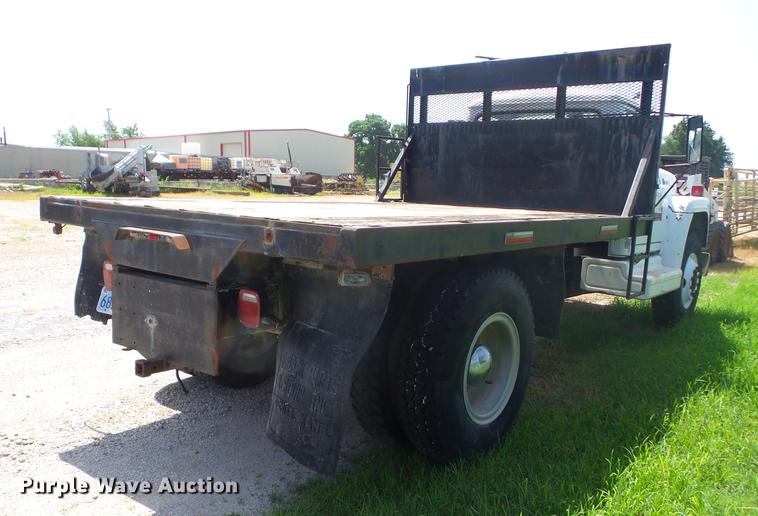 image for item EI9855 1975 International 1850 flatbed truck