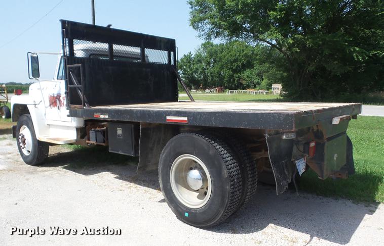 image for item EI9855 1975 International 1850 flatbed truck