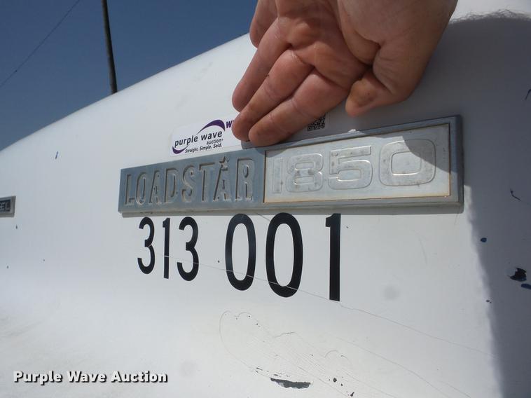 image for item EI9855 1975 International 1850 flatbed truck