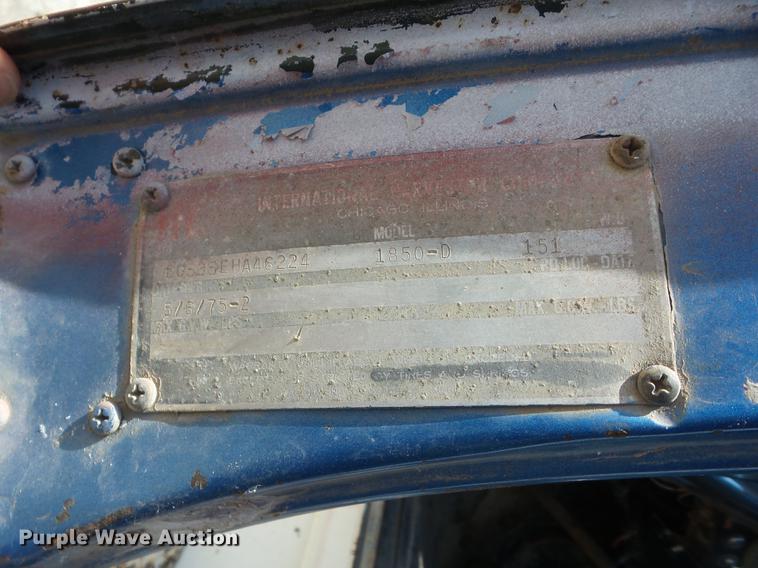 image for item EI9855 1975 International 1850 flatbed truck