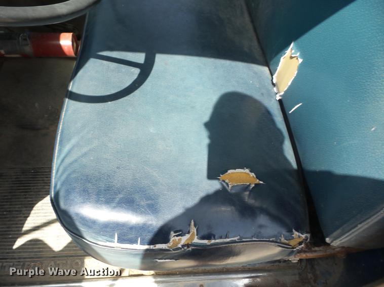 image for item EI9855 1975 International 1850 flatbed truck